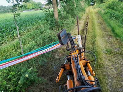 Glasfaserverlegung mit dem Kabelpflug.
